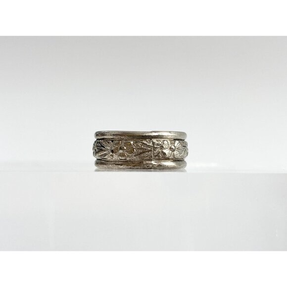 Silver Toned Floral Daisy Accented Band Style Unisex Vintage Ring - sz 7 - Picture 3 of 12